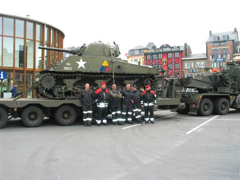 08_belgian_army_transport_crew_with_tank_of_carrier